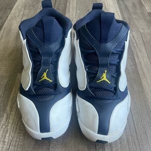 Jordan Jumpman Quick 23 / Size 9.5 / White Navy Maize